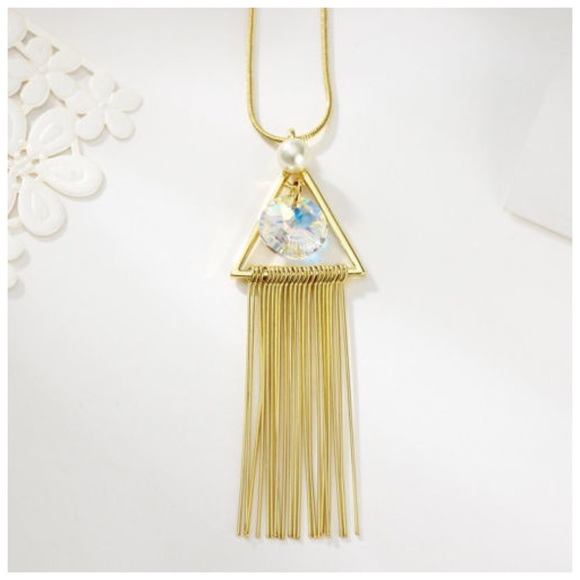 🎁 Gold Triangle Necklace Swarovski Crystal - Picture 3 of 6